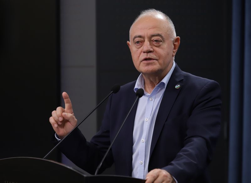 Атанас Атанасов: България живее във фиктивна демокрация
