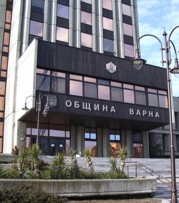 Варненската общинска избирателна комисия обсъжда отстраняването на кмета Коцев на извънредно заседание.