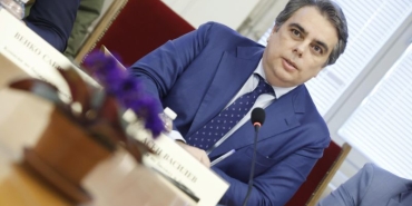 Василев критикува номинацията на Спецов за ръководител на НАП, определя я като неподходяща.