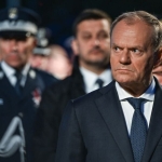 Взривена жп линия в Полша, Туск подозира саботаж.