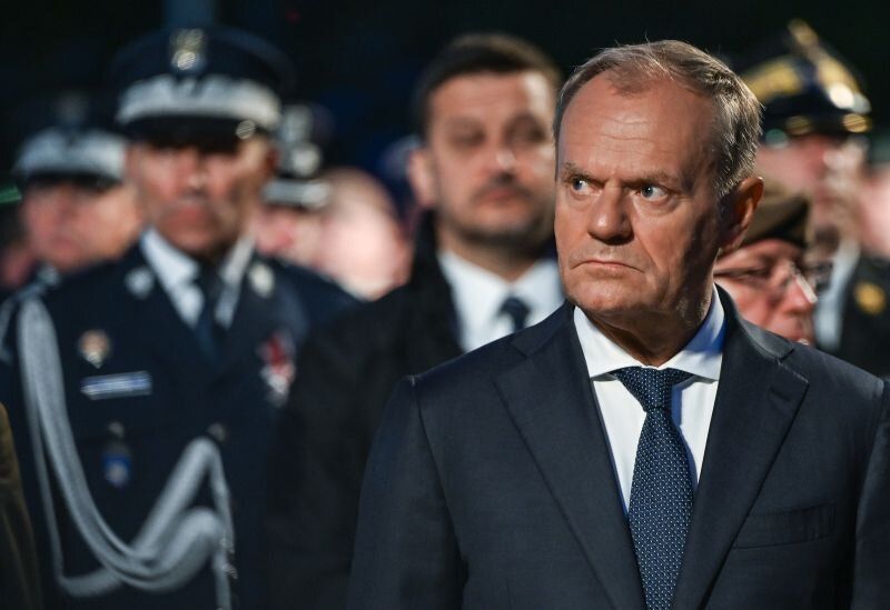 Взривена жп линия в Полша, Туск подозира саботаж.
