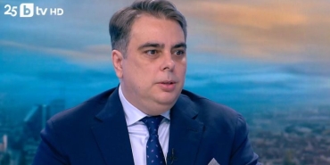 Всеки българин ще плати 600 лева заради бюджетни планове, предупреждава Асен Василев за финансовата 2026 година.