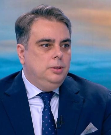 Всеки българин ще плати 600 лева заради бюджетни планове, предупреждава Асен Василев за финансовата 2026 година.