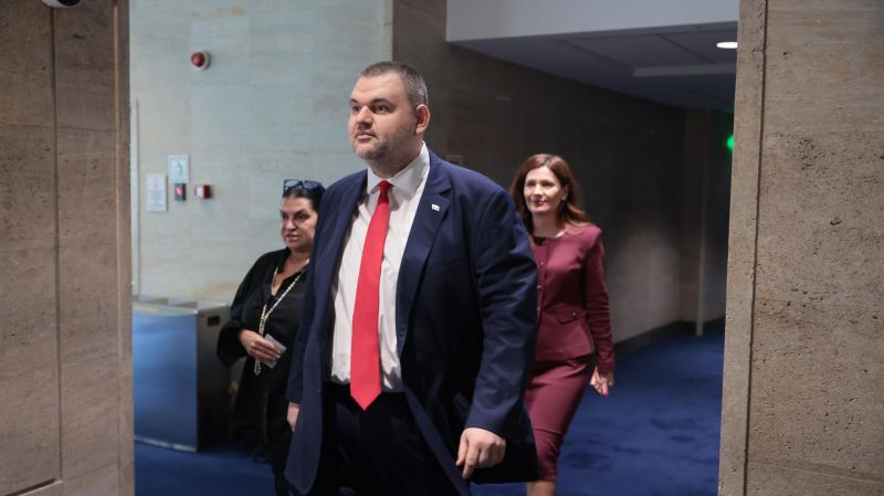 Гарантирани доставки: Горивата ще стигнат, успокои Пеевски
