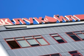 ДАНС разследва дейността на "Лукойл България" в рафинерията и административните сгради.