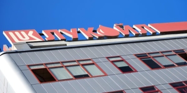 ДАНС разследва дейността на "Лукойл България" в рафинерията и административните сгради.