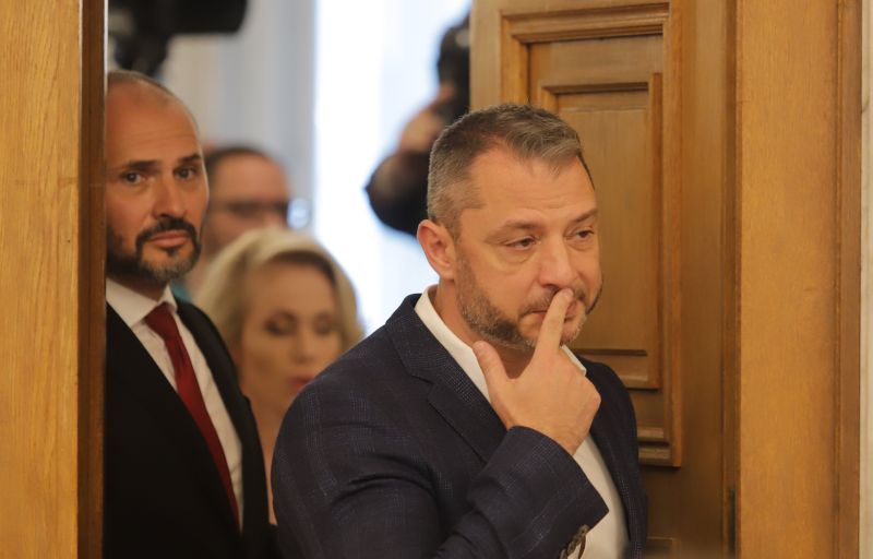 Добрев похвали Спецов за качества като компетентност и храброст.
