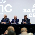 Доган остава начело в ДПС като почетен председател.