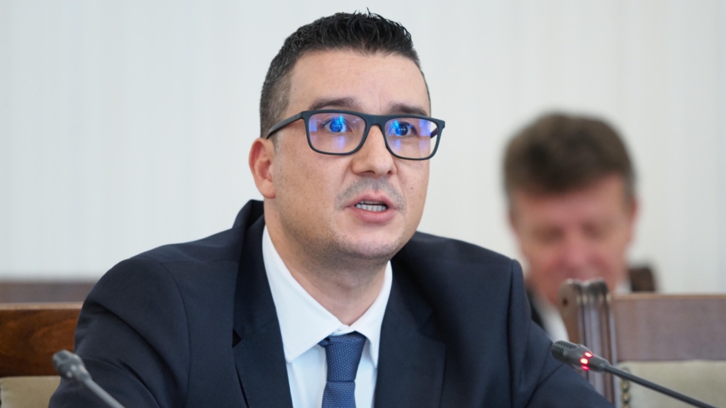 Икономическият министър настоява за дерогация от санкциите за 