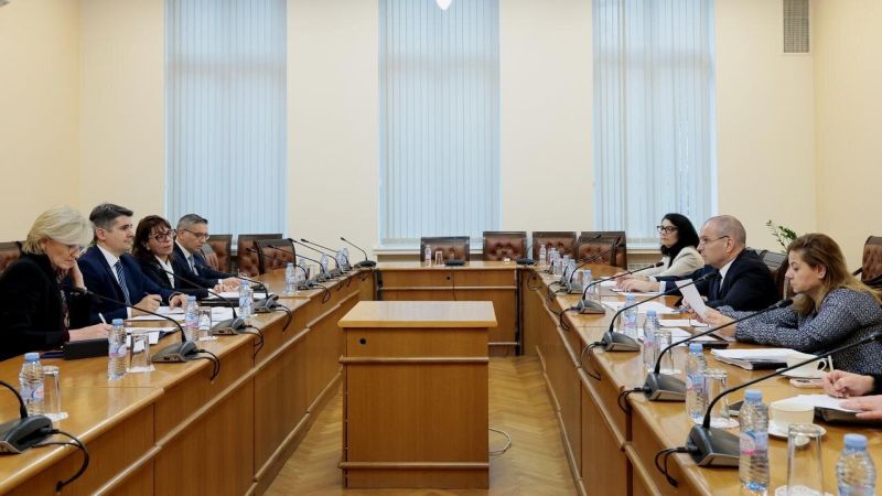 Караджов настоява: Летище София ще плаща пълни такси от 2026 г.
