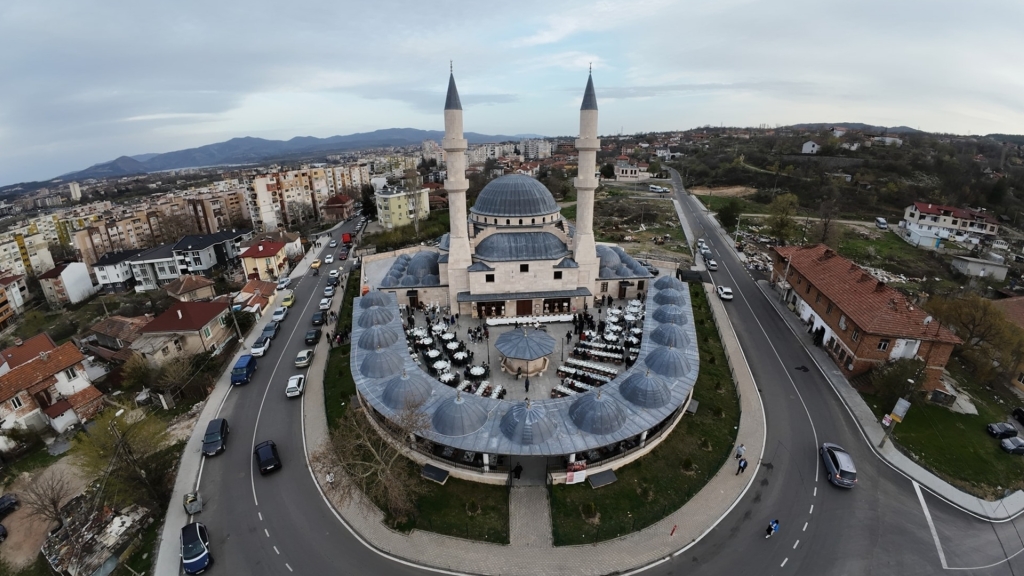 Мащабна джамия в Кърджали, финансирана от Турция, се превърна в религиозен център на Балканите.
