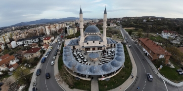 Мащабна джамия в Кърджали, финансирана от Турция, се превърна в религиозен център на Балканите.