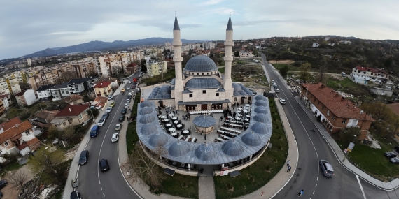 Мащабна джамия в Кърджали, финансирана от Турция, се превърна в религиозен център на Балканите.