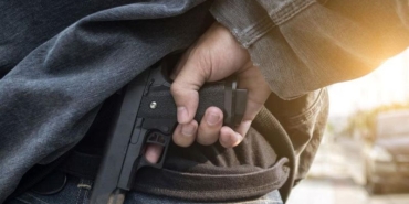 Обир с пистолет: Млад мъж нападна и ограби германски студент.