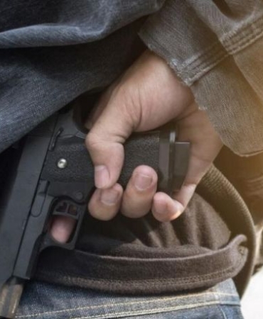 Обир с пистолет: Млад мъж нападна и ограби германски студент.