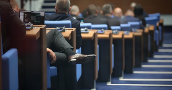 Парламентът обсъжда Бюджет 2026 в пленарна зала.
