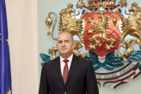 Радев критикува проектобюджета като средство за запазване на властта.