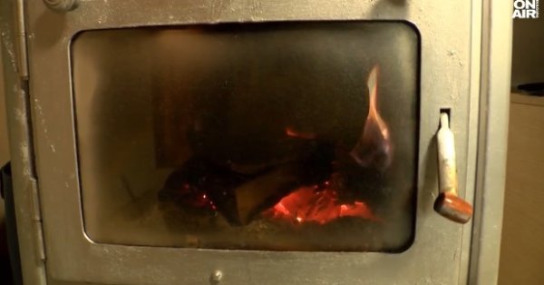 Разходи за отопление нарастват: Сравнение на цените на дърва, брикети и пелети (ВИДЕО)
