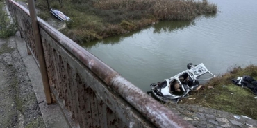 Румънец остава в ареста след трагичен инцидент край Бургас с жертви мигранти.