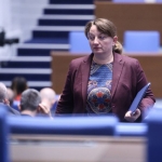 Сачева настоява Гуцанов да гарантира запазването на коледните и великденските добавки.