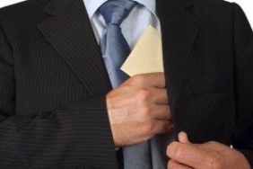 Служител на ДФЗ заловен при получаване на подкуп.