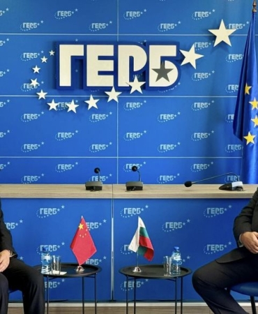 Украинското знаме изчезна от централата на ГЕРБ по време на посещение на китайски представители.