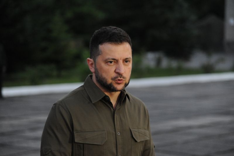 Украйна търси дипломатическо решение за конфликта с Русия.
