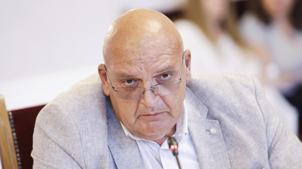 Брънзалов за ефекта от увеличението на здравните вноски върху проблемите в системата.
