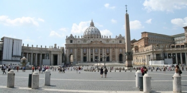 Жените остават извън дяконския сан във Ватикана.