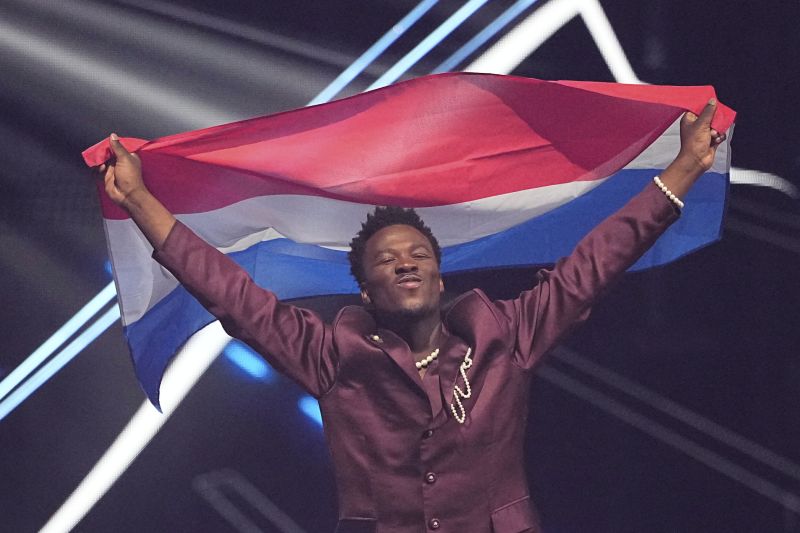 Израел продължава участието си в Евровизия, Нидерландия се оттегля.
