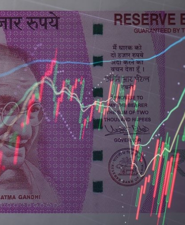 Индийската рупия достигна историческо дъно спрямо щатския долар, преминавайки нивото от 90.