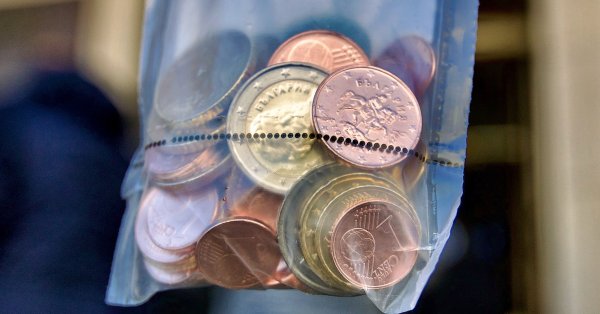 Омбудсманът сигнализира БНБ за нередности при европакетите.
