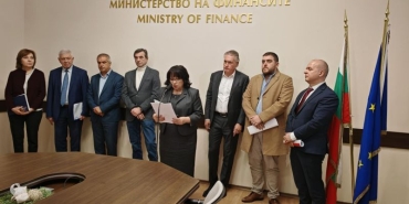 Повторно разглеждане на бюджета за 2026 г. в парламента в понеделник.