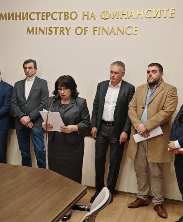 Повторно разглеждане на бюджета за 2026 г. в парламента в понеделник.