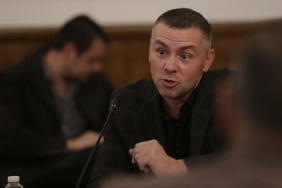 Телевизиите акцентираха на провокатори по време на протестите, а не на недоволството на гражданите, и цитираха мнение на човек от криминалния контингент.