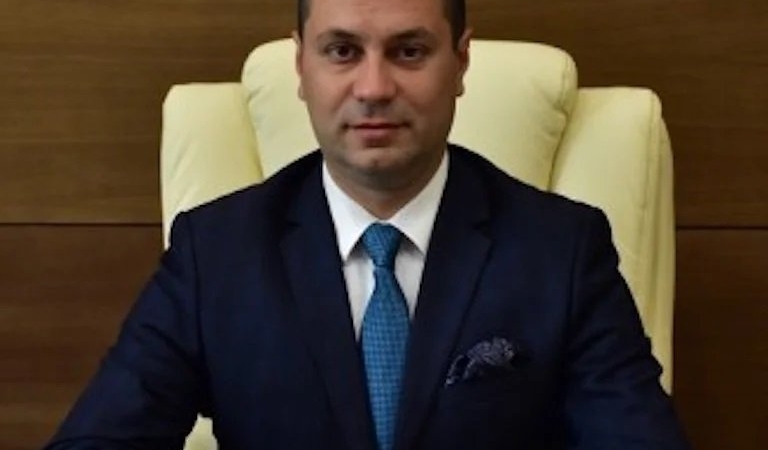 Калин Пищова! Кметът на Враца с повече мацки в тефтера от Митьо